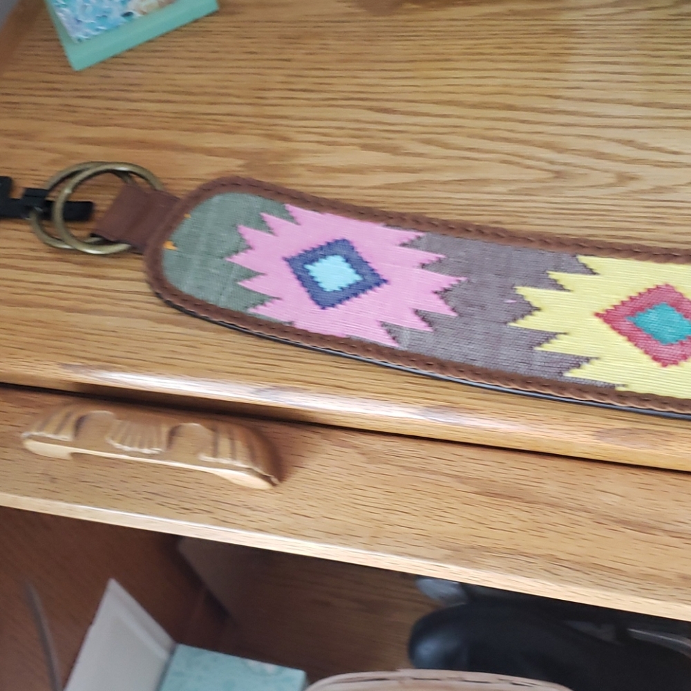 3D Belt large NWT...pink ,blue,yellow,teal. Pretty